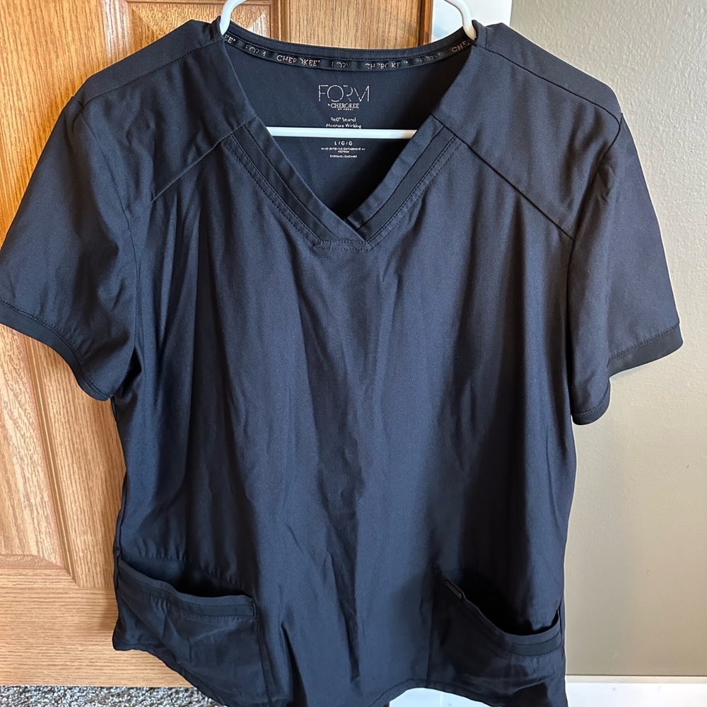 Cherokee Form Scrub Top
